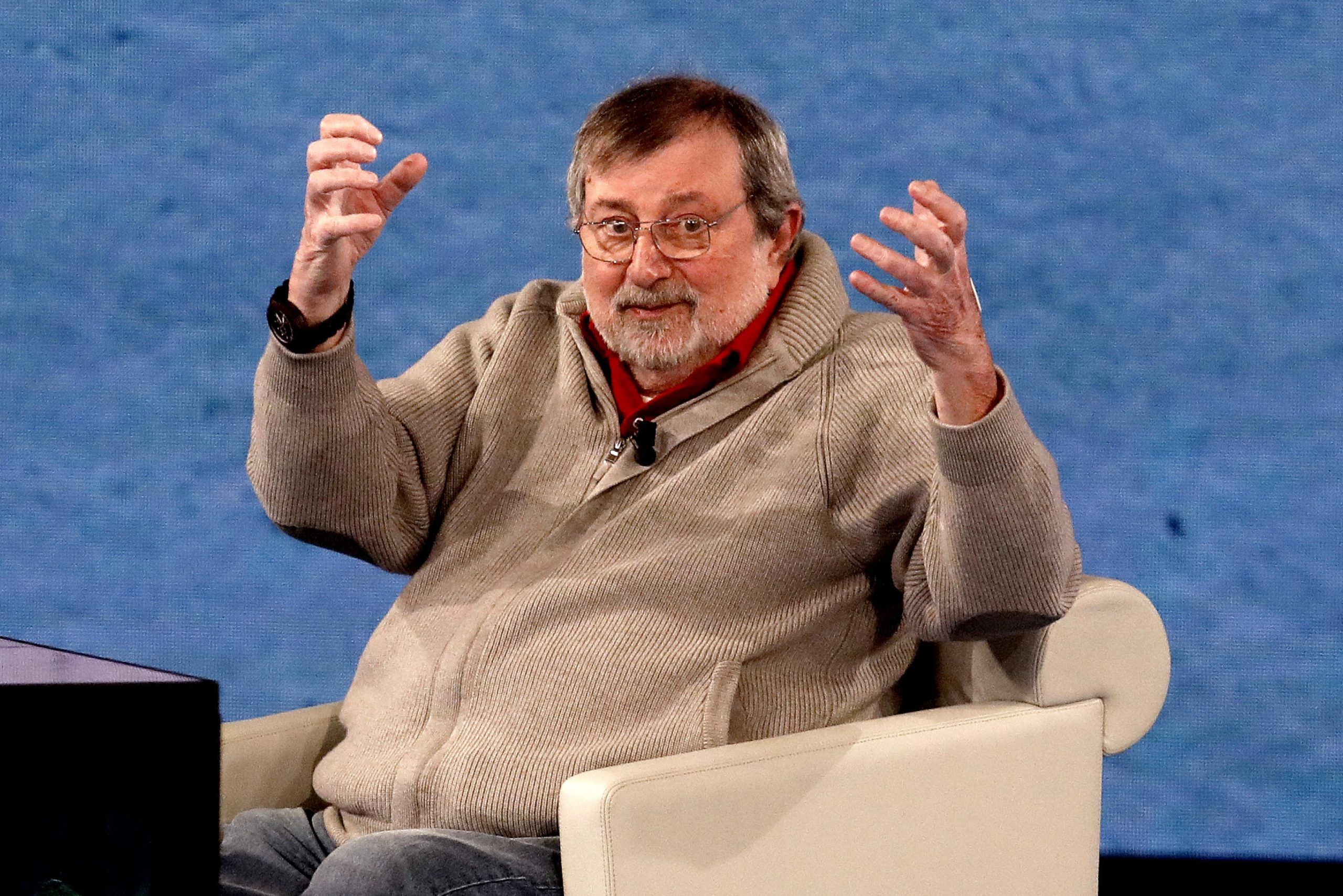 È morto Francesco Guccini, il cantautore aveva 86 anni